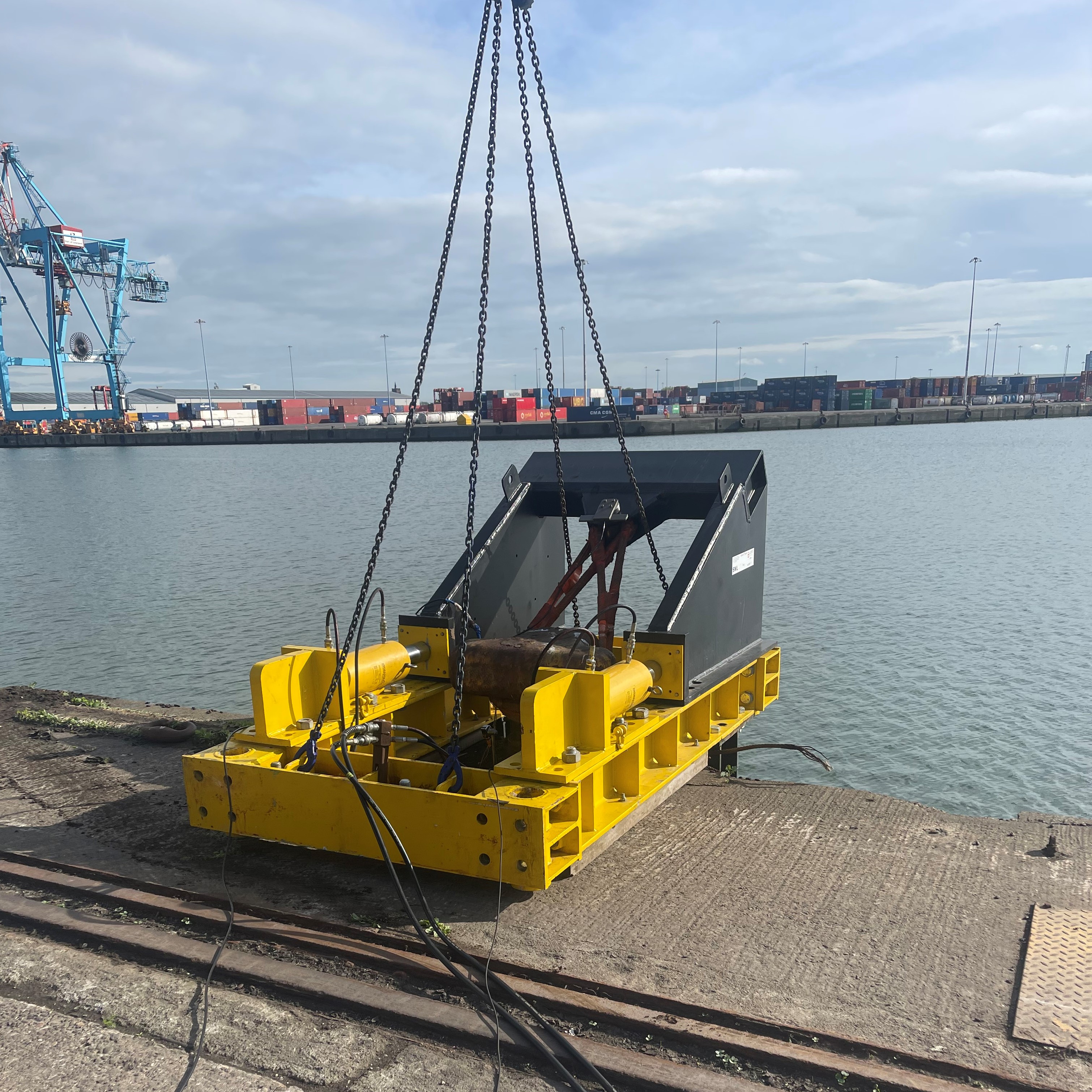 Bollard Testing On The Mersey